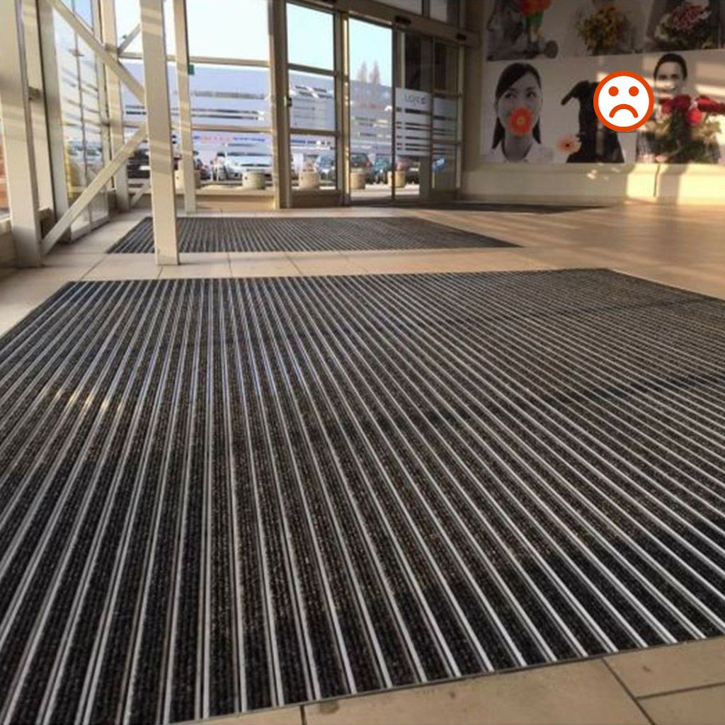 ARELOR-UES - Guide pratique « Production de logements accessibles et adaptés » - Espaces communs - Mauvais exemple de tapis